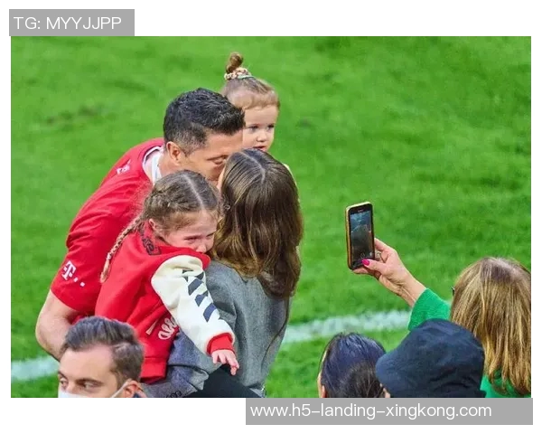 莱万重返德甲对决旧主拜仁球迷怒斥其忘恩负义行为